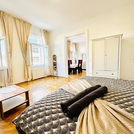Apartment Affordable 1br & 1lr Apt, 7 Min To Westbahnhof