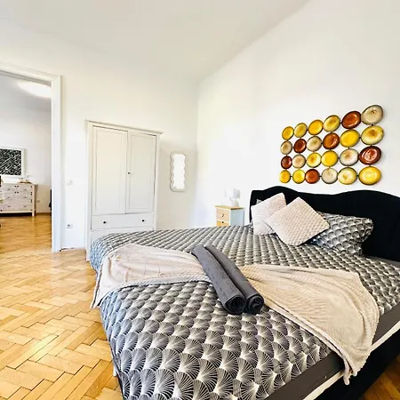 Apartment Affordable 1br & 1lr Apt, 7 Min To Westbahnhof *