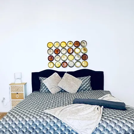 Apartment Affordable 1br & 1lr Apt, 7 Min To Westbahnhof