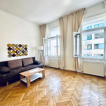Affordable 1br & 1lr Apt, 7 Min To Westbahnhof Apartment Vienna