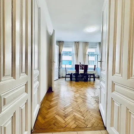 Affordable 1br & 1lr Apt, 7 Min To Westbahnhof * Vienna
