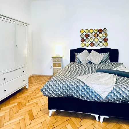 Affordable 1br & 1lr Apt, 7 Min To Westbahnhof Apartment *