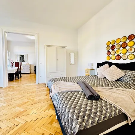 Affordable 1br & 1lr Apt, 7 Min To Westbahnhof * Vienna