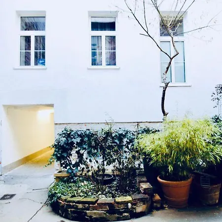 Spacious 2br 1lr 10 Min To St Stephen شقة *