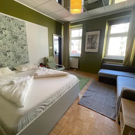Two-room In Mariahilfer Apartment *
