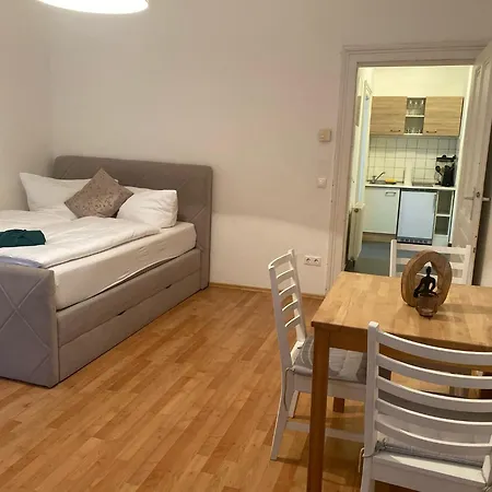 Peaceful 2br 15-min To Ottakring Station Apartment *