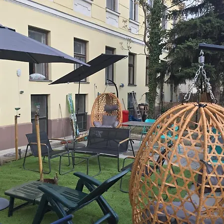 Apartment 6br / Shared Garden Near Lorenz Boehler & Danube Vienna