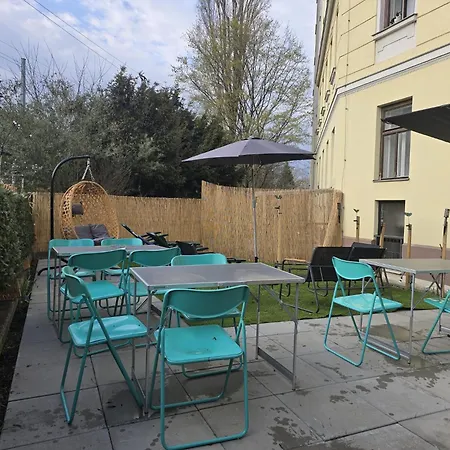 6br / Shared Garden Near Lorenz Boehler & Danube Apartment *