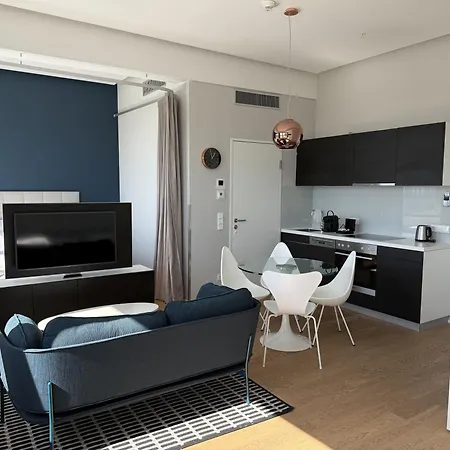 Penthouse-flair With Skyline-view Apartment *