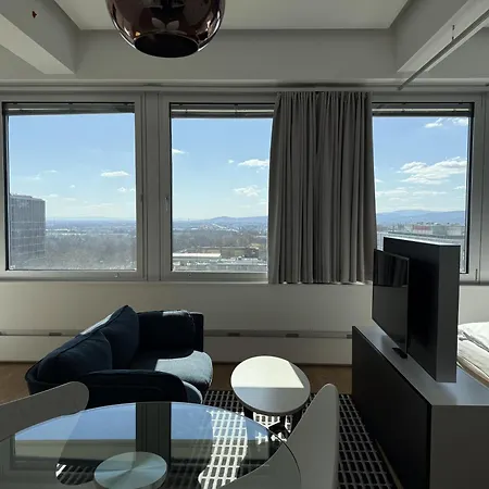 Apartment Penthouse-flair With Skyline-view *