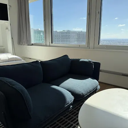 Penthouse-flair With Skyline-view *