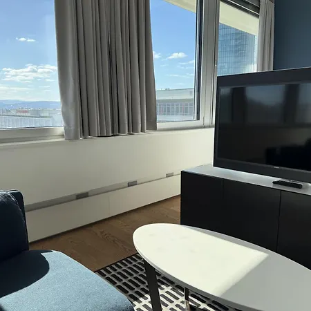 Apartment Penthouse-flair With Skyline-view *