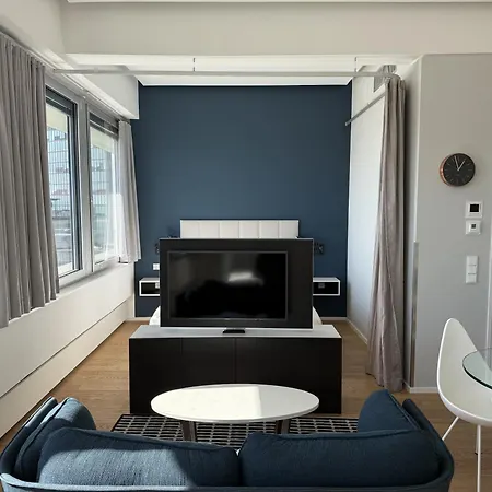 Penthouse-flair With Skyline-view *