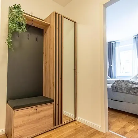 1br & 1lr With Balcony, 9min To Center * Vienna