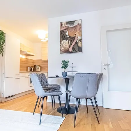 1br & 1lr With Balcony, 9min To Center Apartment *