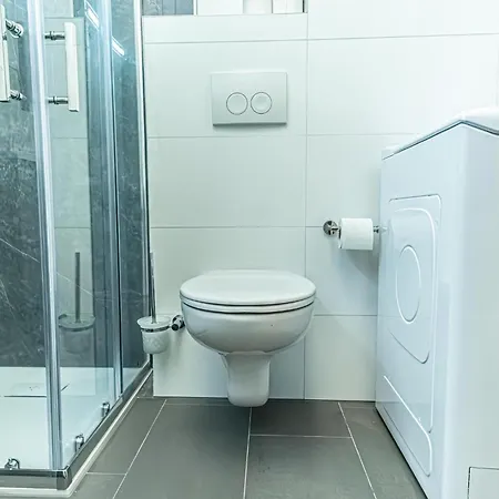 1br & 1lr With Balcony, 9min To Center Vienna