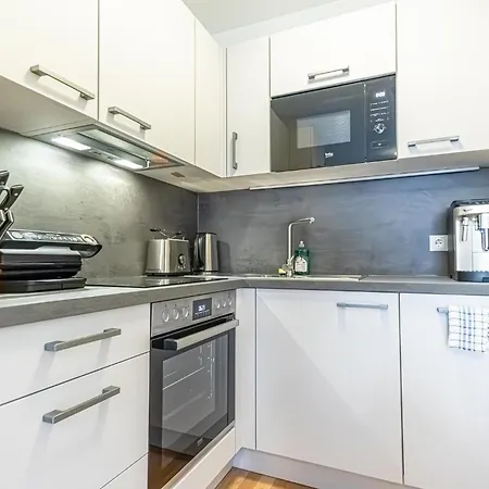 Apartment 9-min To Center, Comfy 1br And 1lr With Balcony *
