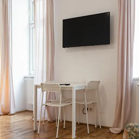 Lovely 3br Shared - Perfect For Longstays In Lockdown Apartment *