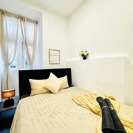 Elegant 5-br Ideal For Groups & Families *