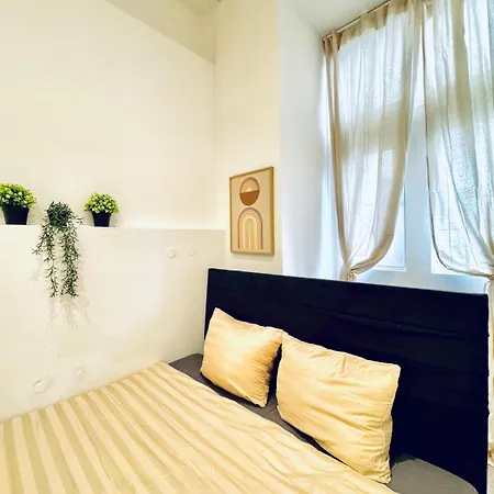 Elegant 5-br Ideal For Groups & Families Apartment *