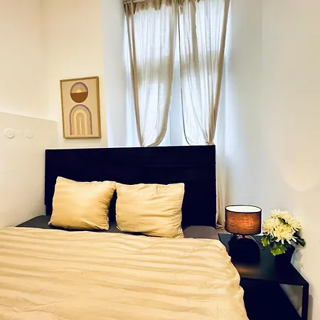 Elegant 5-br Ideal For Groups & Families Apartment