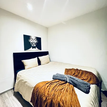 Elegant 5-br Ideal For Groups & Families Apartment