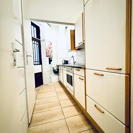 Apartment Elegant 5-br Ideal For Groups & Families *