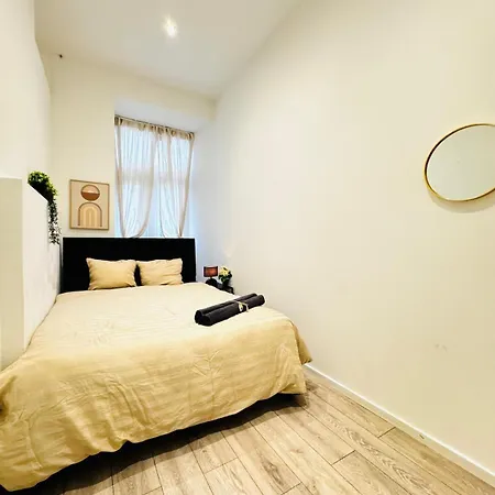 Elegant 5-br Ideal For Groups & Families