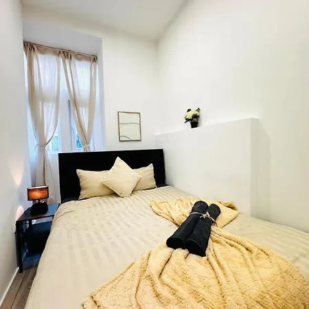 Elegant 5-br Ideal For Groups & Families Apartment