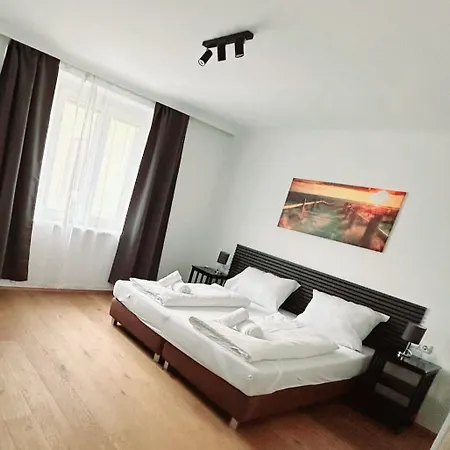 2 Near Schoenbrunn Palace Apartment
