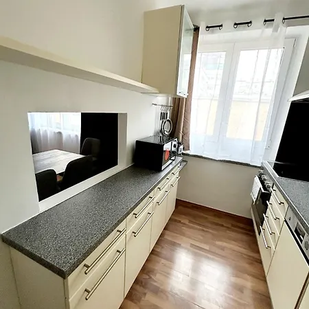 2 Near Schoenbrunn Palace Apartment *