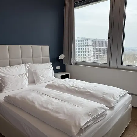 Penthouse-flair With Skyline-view *
