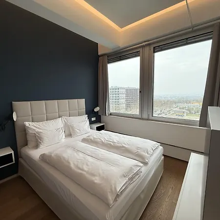 Penthouse-flair With Skyline-view Apartment *