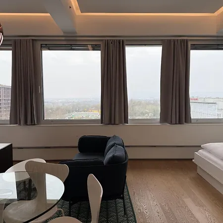 Penthouse-flair With Skyline-view *