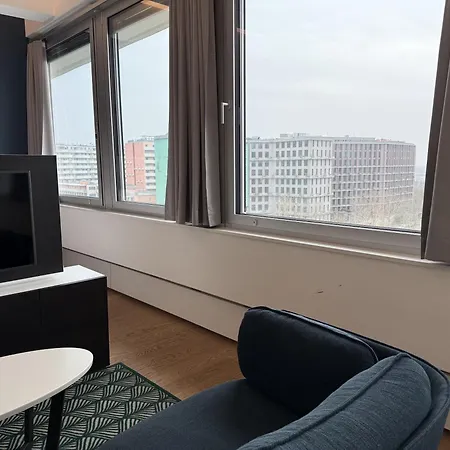 Penthouse-flair With Skyline-view *