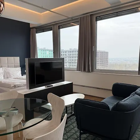 Penthouse-flair With Skyline-view Apartment *