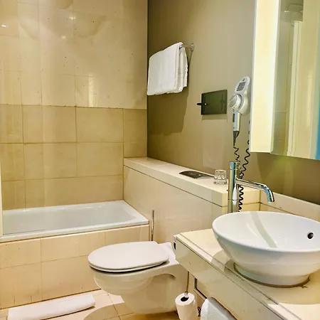 Hotel Max Brown 5th District, Part Of Sircle Collection - Formerly Pentahotel 4*