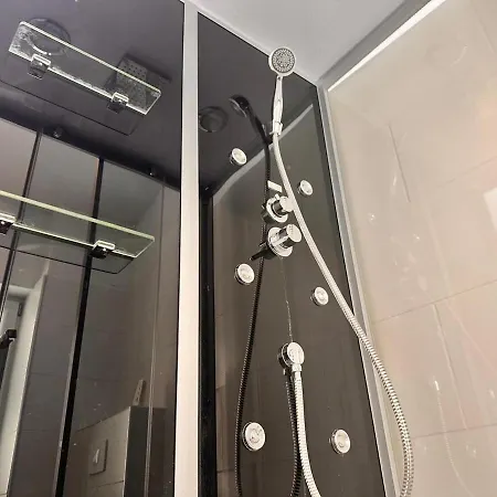 Full Premium - 2 Bedrooms For 5 People - Near Metro Holiday home