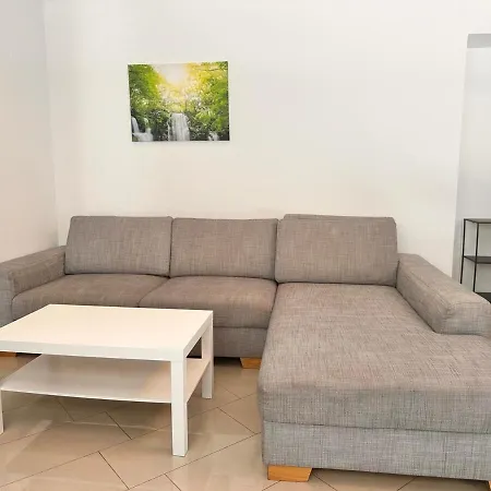 Full Premium - 2 Bedrooms For 5 People - Near Metro Holiday home