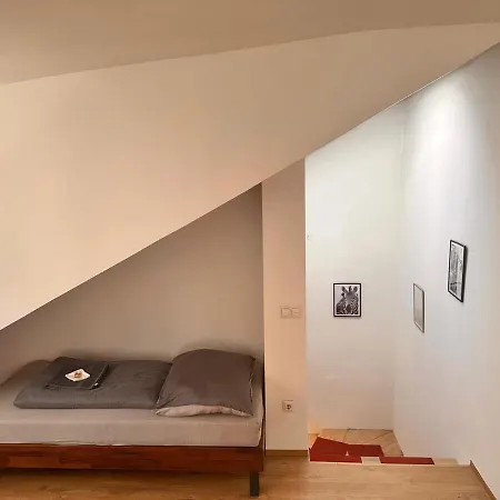 Full Premium - 2 Bedrooms For 5 People - Near Metro Holiday home