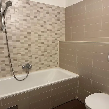 2br, Balcony, Central, Danube, U6 & S-bahn - Axara Housing Brn 22 Apartment *