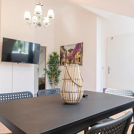 Apartament Lovely 2br Apt, Great Location - Near Schoenbrunn