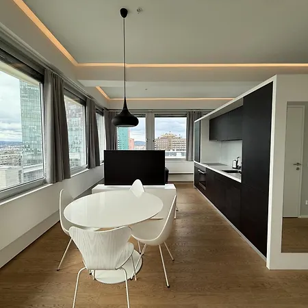Penthouse Loft With Skyline-view Apartment *