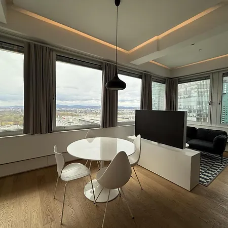 Penthouse Loft With Skyline-view Apartment *
