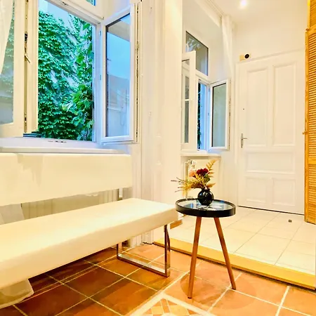 Stylish 2br Prime Location By Westbahnhof Apartmán