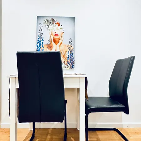 Comfy & Cozy 4br Shared Next To Kaufpark Alterlaa Apartament *