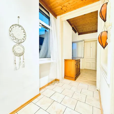 Cozy 4br For Up To 12p 10-min To Fac Platz Apartment *