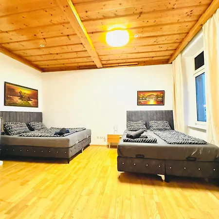 Cozy 4br For Up To 12p 10-min To Fac Platz Apartment *