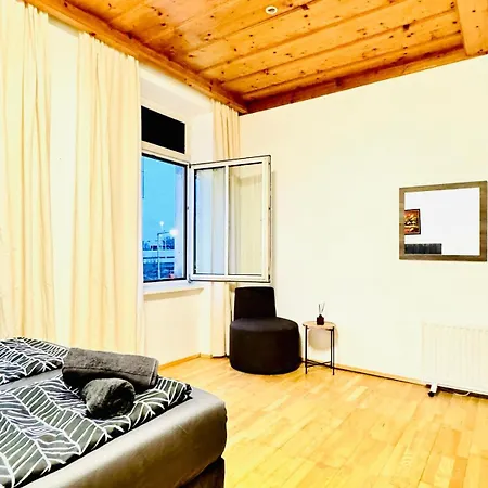 Cozy 4br For Up To 12p 10-min To Fac Platz Apartment