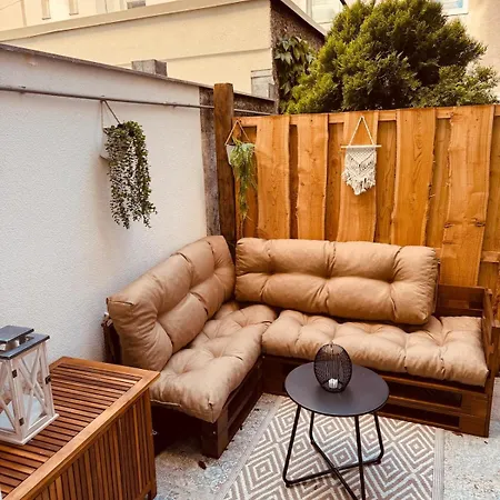 Urban Hideaway Cozy Loft, Courtyard And Ac Apartament Viena